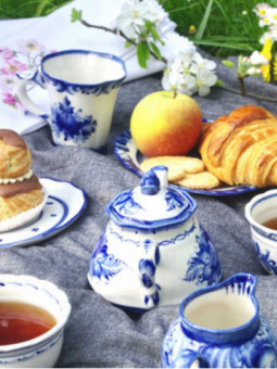 Mug bleu en porcelaine