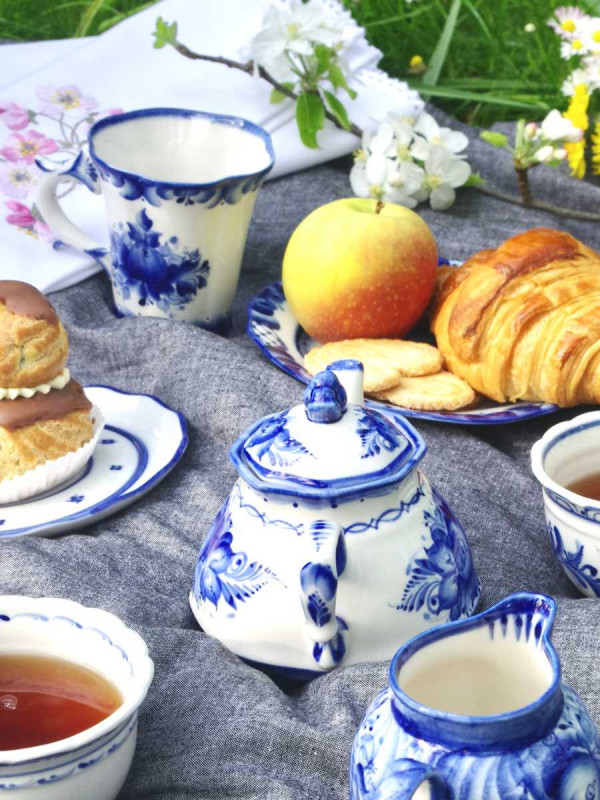 Mug bleu en porcelaine