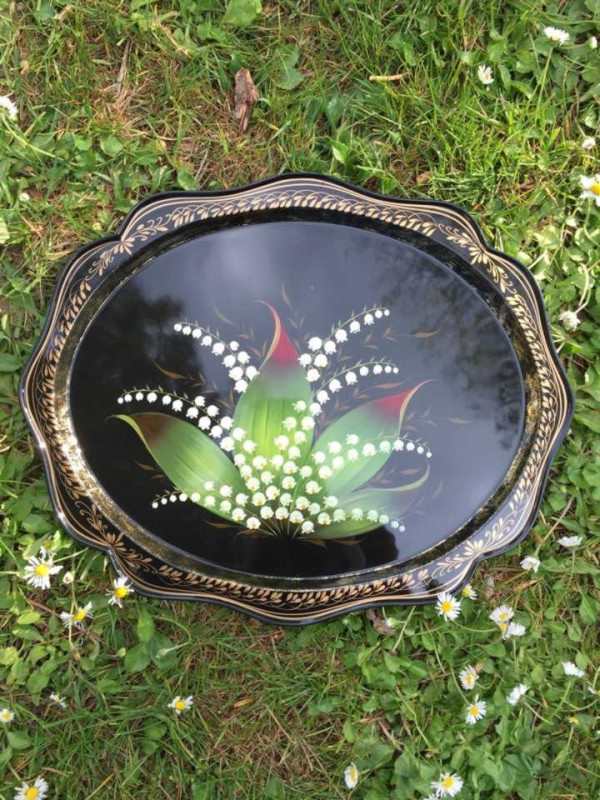 Grand plateau de service aux brins de muguet