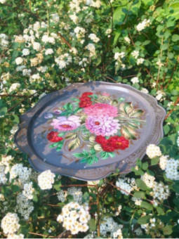 Grand plateau décoratif aux dahlias et oeillets